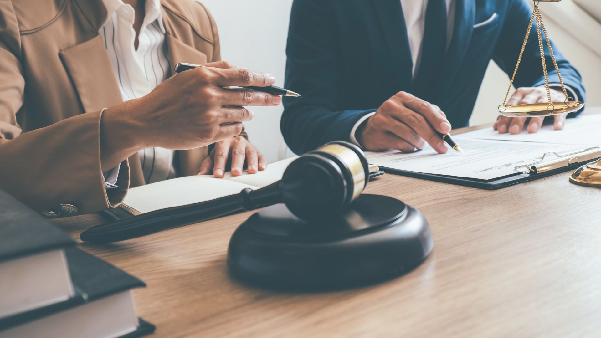 Estratégias de captação de clientes online para advogados iniciantes